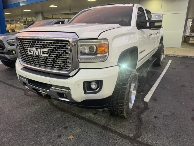 2015 GMC Sierra 2500HD Denali Crew Cab SB 4WD