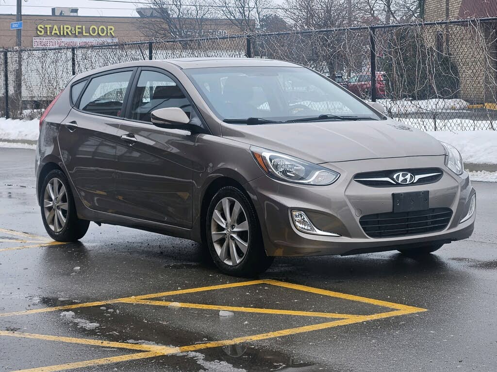 2012 Hyundai Accent GLS 4-Door Hatchback FWD
