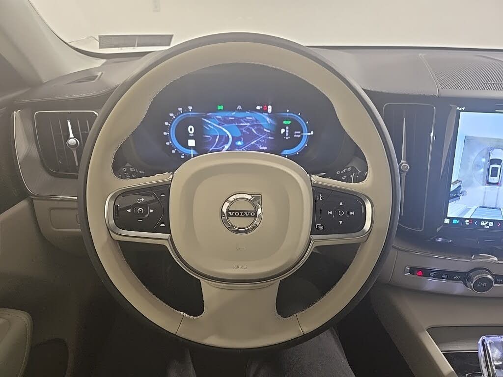 2024 Volvo XC60 Recharge T8 Ultimate Dark Theme eAWD