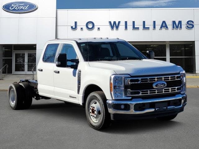 2026 Ford F-350 Super Duty Chassis XL Crew Cab DRW RWD