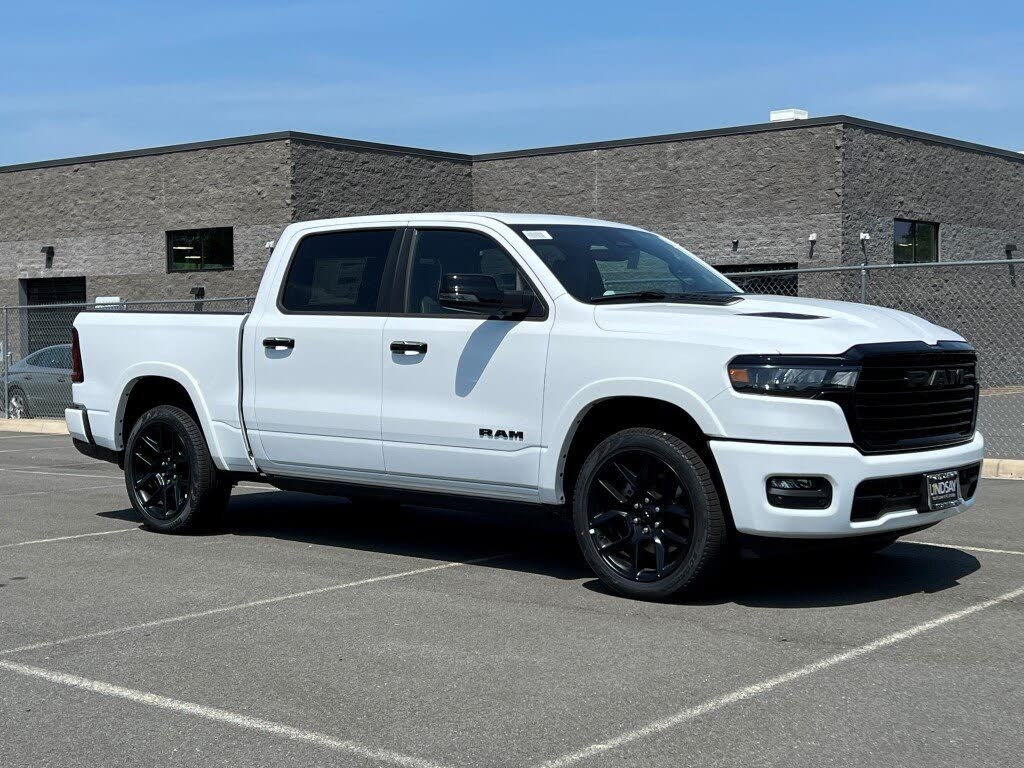 2025 RAM 1500 Laramie Crew Cab 4WD