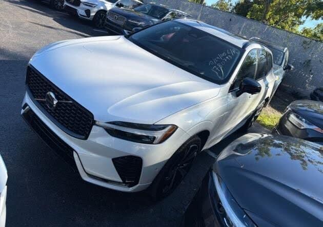 2024 Volvo XC60 B5 Ultimate Dark Theme AWD