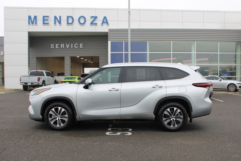 2024 Toyota Highlander XLE FWD