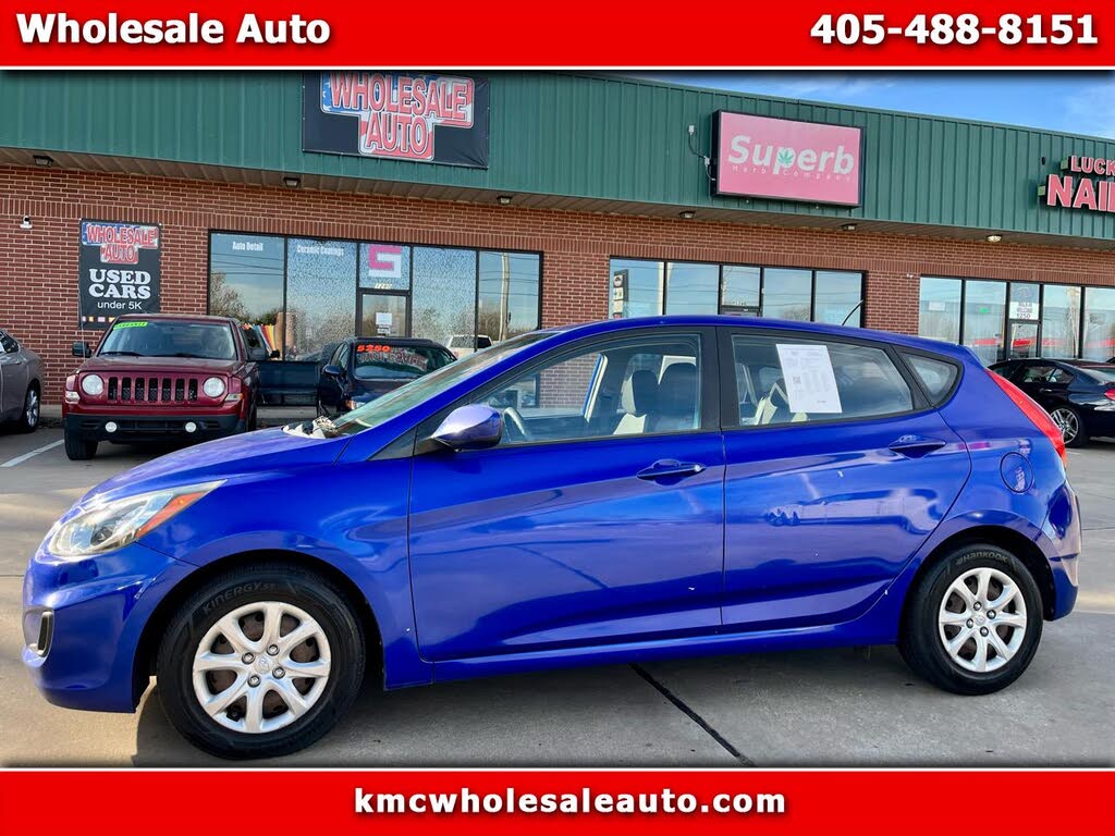 2012 Hyundai Accent GS 4-Door Hatchback FWD