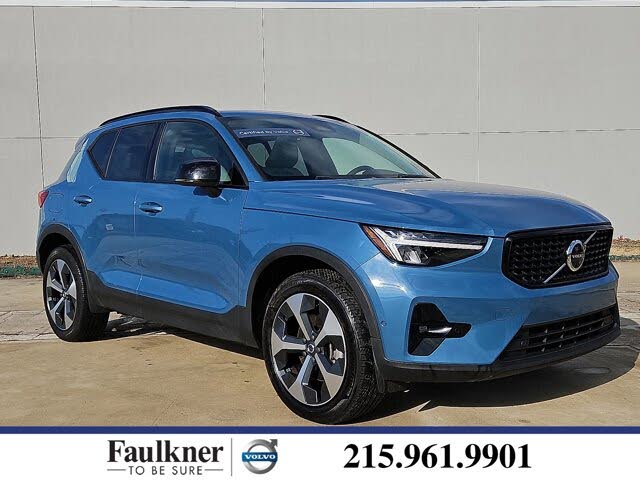 2023 Volvo XC40 B5 Plus Dark Theme AWD
