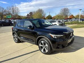 Volvo XC40 B5 Plus Dark Theme AWD
