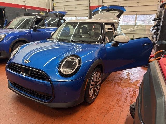 2025 MINI Cooper Signature Trim 2-door Hatchback