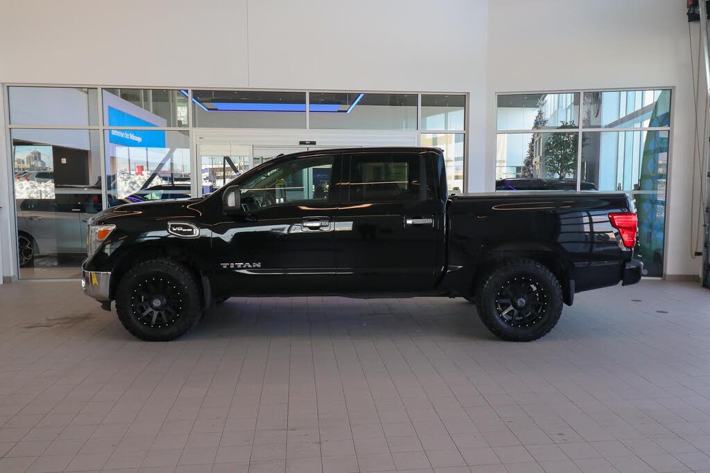 2017 Nissan Titan SV Crew Cab 4WD
