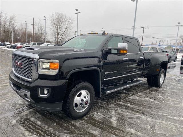 2017 GMC Sierra 3500HD Denali Crew Cab LB DRW 4WD