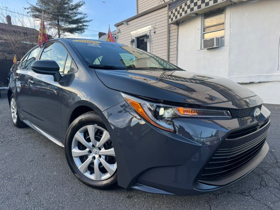2025 Toyota Corolla LE FWD