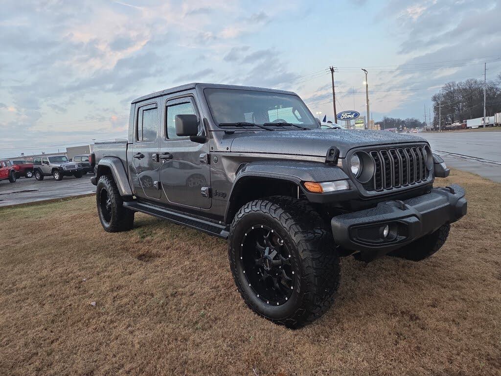 2025 Jeep Gladiator NightHawk Crew Cab 4WD