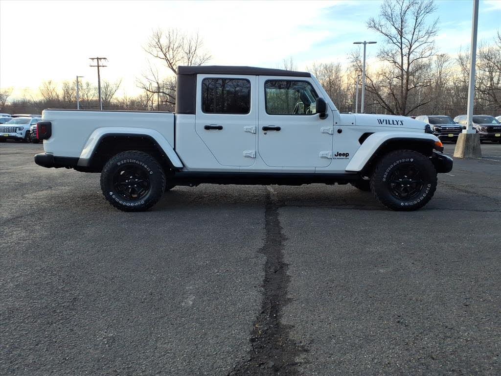 2022 Jeep Gladiator Willys Sport Crew Cab 4WD