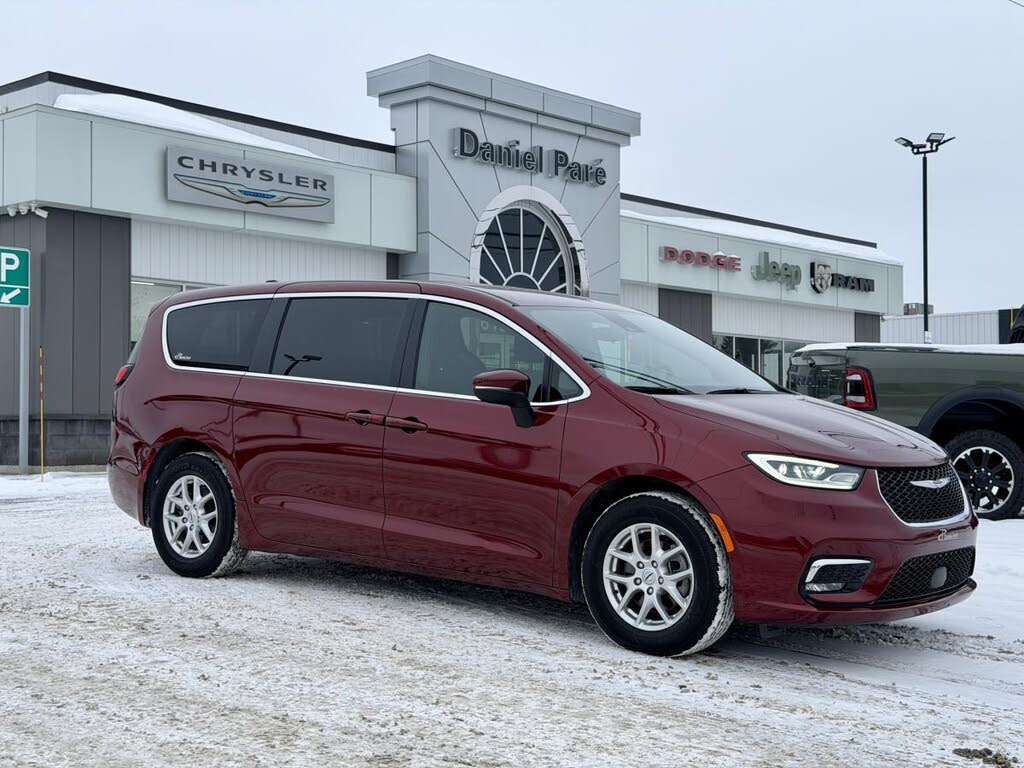 Chrysler Pacifica Touring FWD 2023