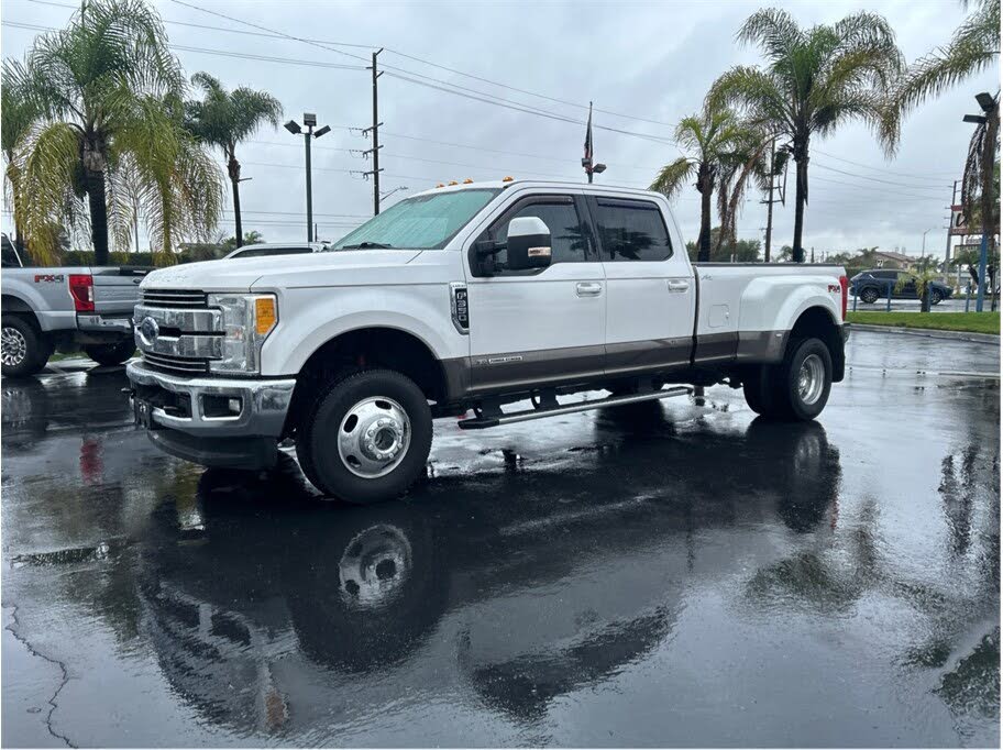 2017 Ford F-350 Super Duty Lariat Crew Cab LB DRW 4WD