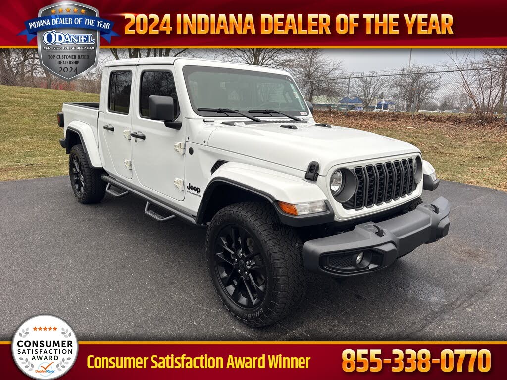 2025 Jeep Gladiator NightHawk Crew Cab 4WD