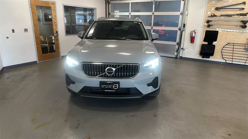 2025 Volvo XC40 B5 Core Bright Theme AWD