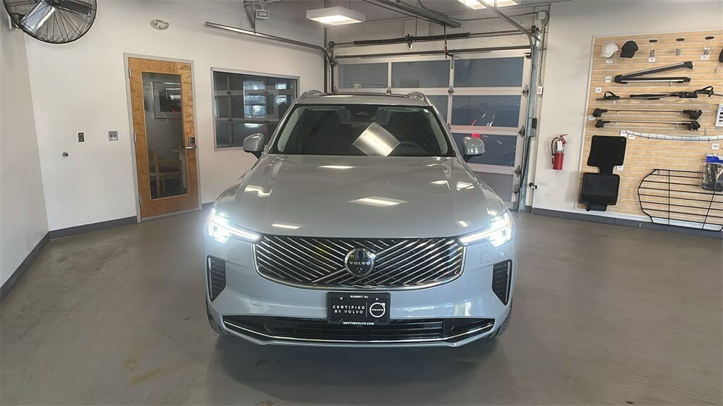 2025 Volvo XC90 B6 Plus Bright Theme 7-Passenger AWD