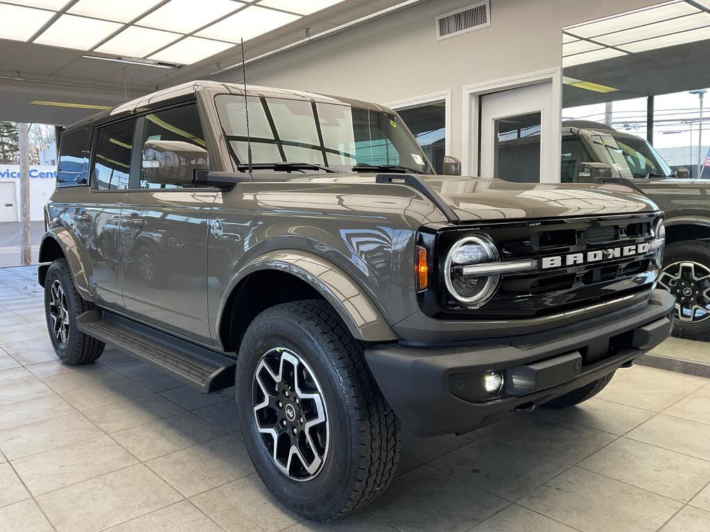 2025 Ford Bronco Outer Banks 4-Door 4WD