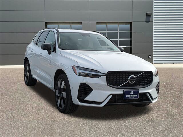 2025 Volvo XC60 Recharge T8 Ultra Dark Theme eAWD