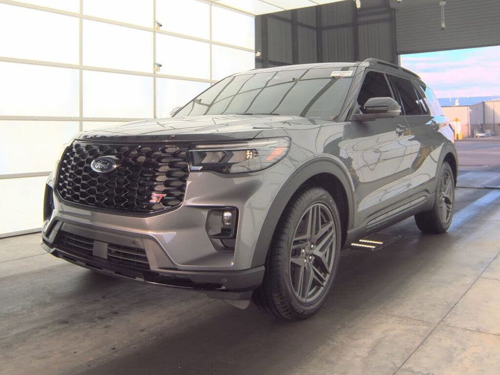 2025 Ford Explorer ST RWD
