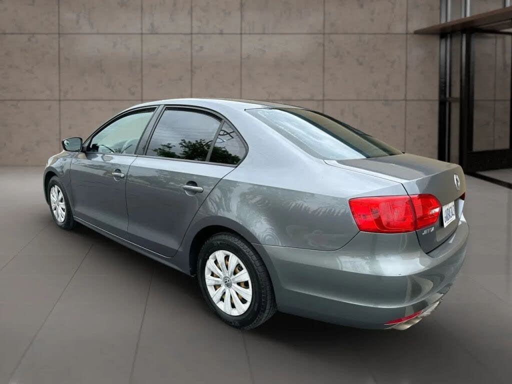 Gray 2012 Volkswagen Jetta Sedan Front-Wheel Drive 6-Speed Automatic