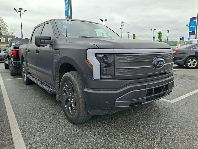 Agate Black Metallic 2022 Ford F-150 Lightning Lariat SuperCrew AWD Pickup Truck All-Wheel Drive Automatic