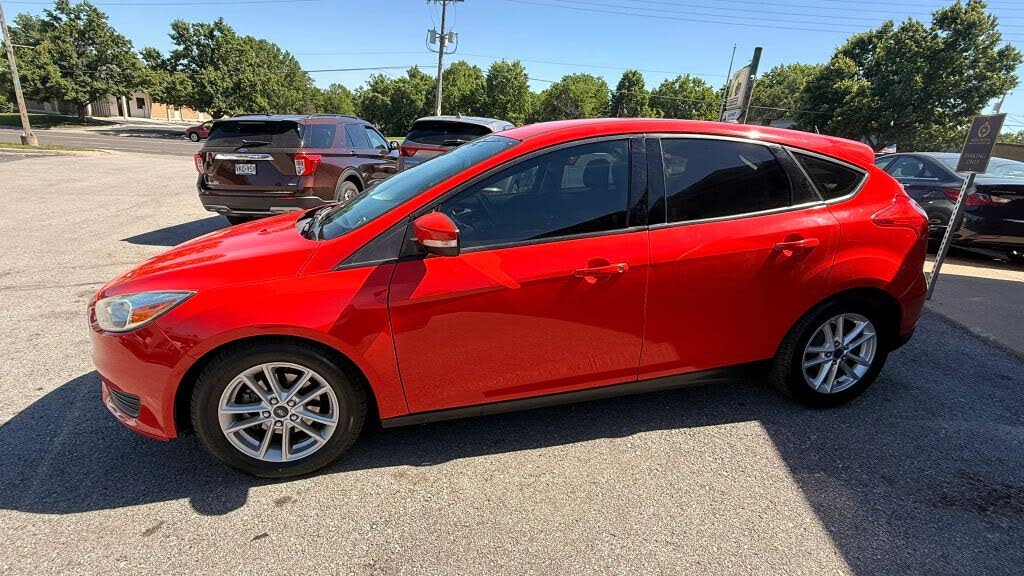  2015 Ford Focus SE Hatchback   