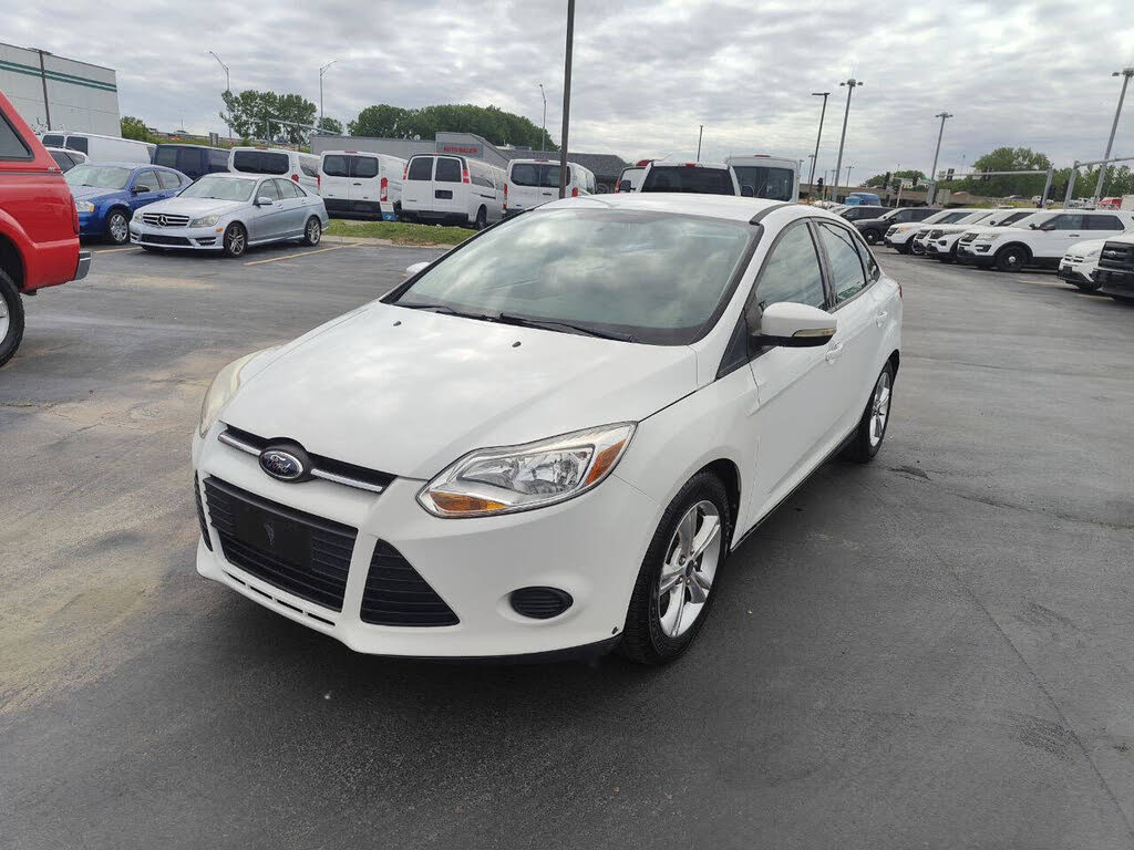 White 2014 Ford Focus SE Sedan Front-Wheel Drive 6-Speed Automatic