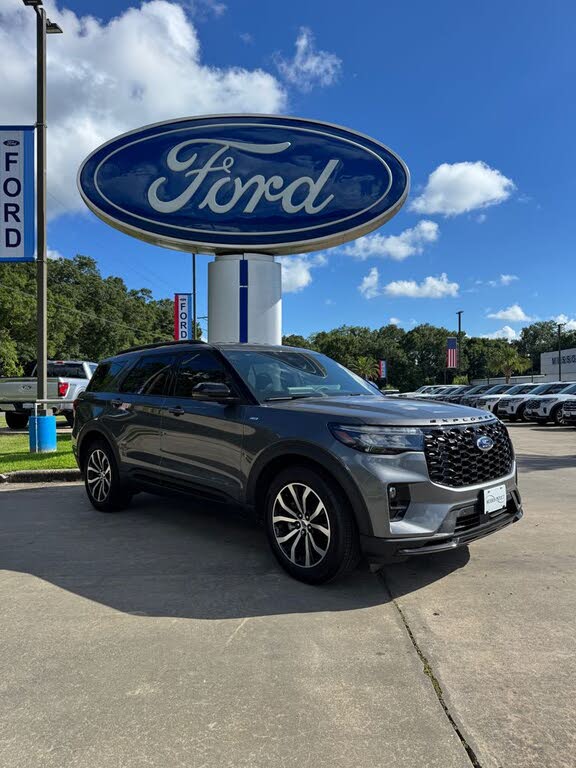 Carbonized Gray Metallic 2026 Ford Explorer SUV / Crossover Rear-Wheel Drive Automatic