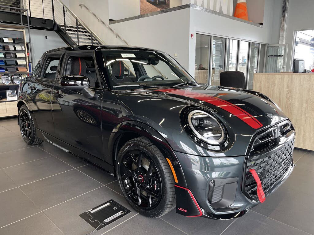 Black Roof and Mirror Caps 2026 MINI Cooper Hatchback Front-Wheel Drive Automatic