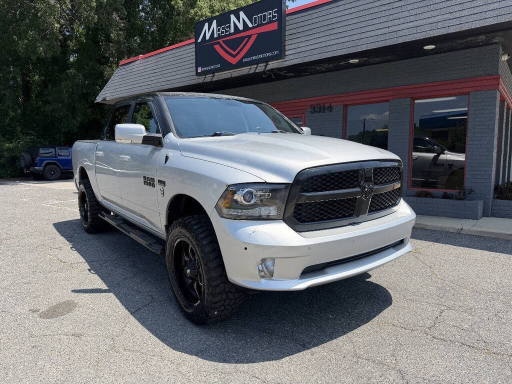 Bright Silver Metallic Clear Coat 2018 RAM 1500 Pickup Truck Four-Wheel Drive 8-Speed Automatic