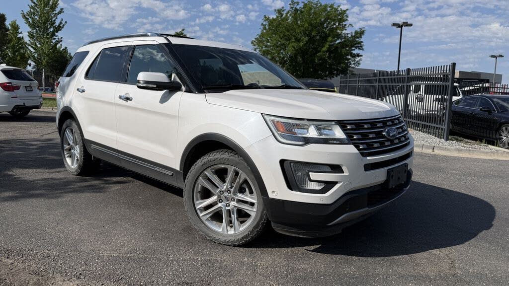 White Platinum Clearcoat Metallic 2017 Ford Explorer SUV / Crossover All-Wheel Drive 6-Speed Automatic