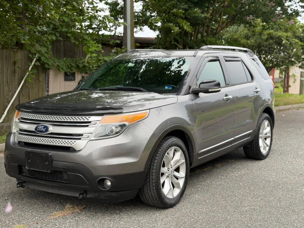 2014 Ford Explorer XLT 4WD   