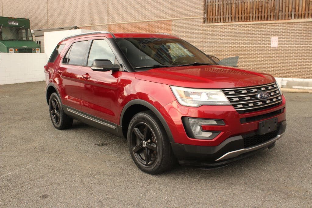  2017 Ford Explorer XLT AWD   