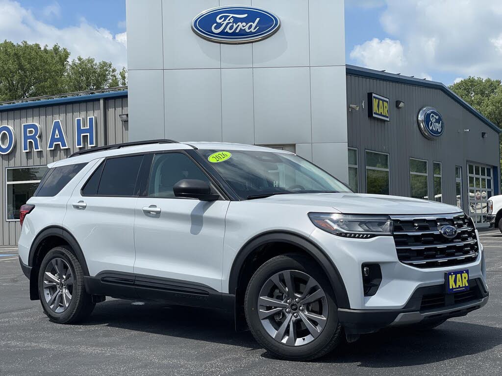 Space White Metallic 2026 Ford Explorer SUV / Crossover All-Wheel Drive Automatic