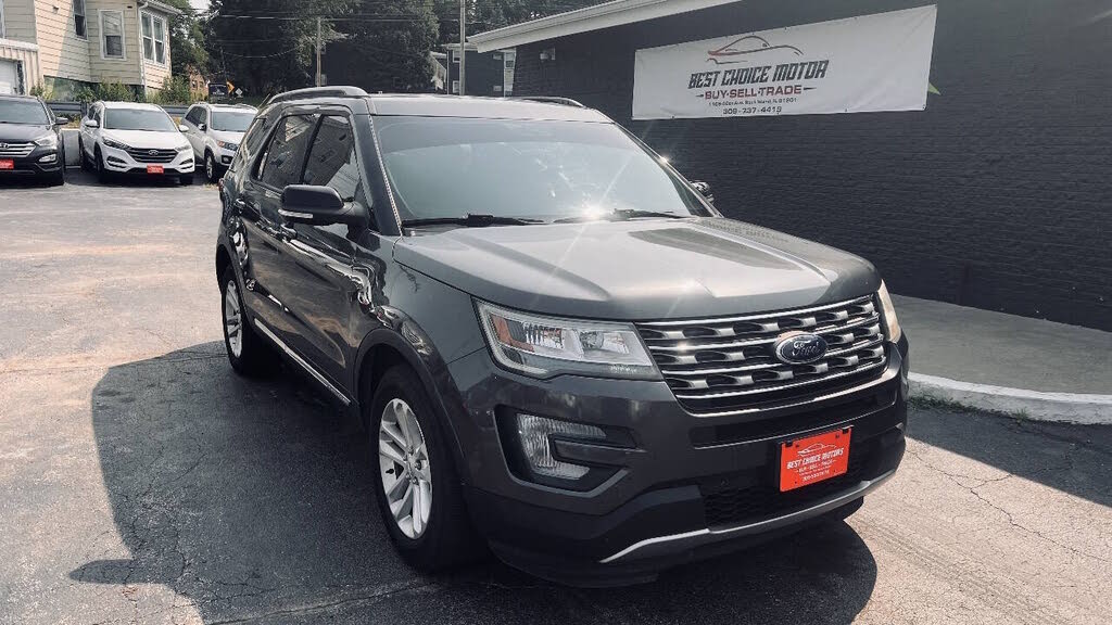  2017 Ford Explorer XLT   