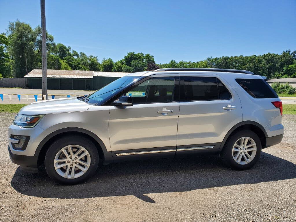  2017 Ford Explorer XLT   