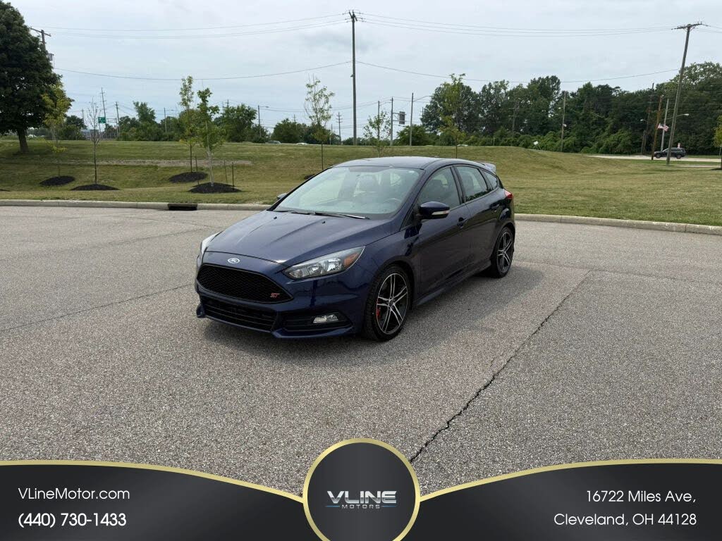 Blue 2017 Ford Focus Hatchback Front-Wheel Drive 6-Speed Manual