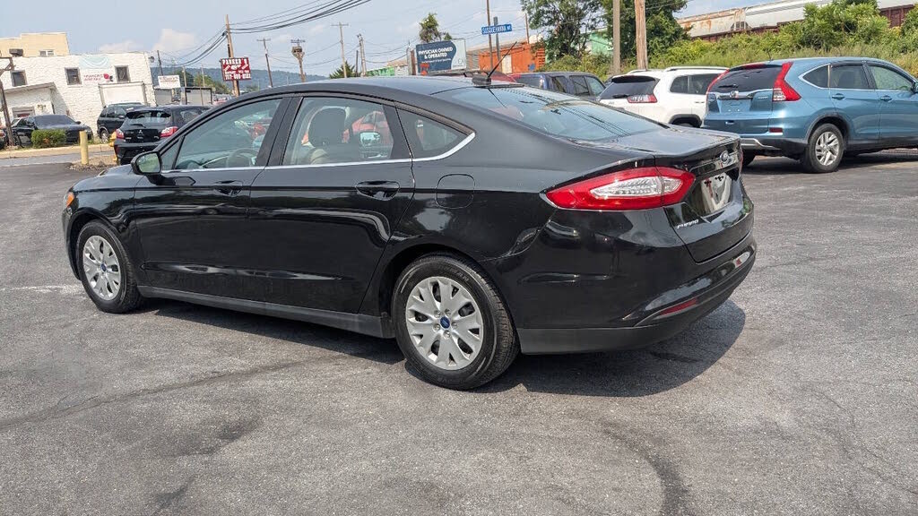 Tuxedo Black Metallic 2013 Ford Fusion Sedan Front-Wheel Drive 6-Speed Automatic