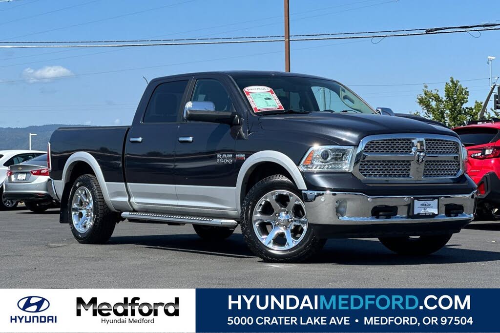  2017 RAM 1500 Laramie Crew Cab 4WD   