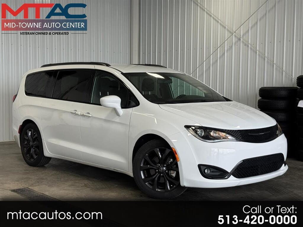 White 2018 Chrysler Pacifica Minivan Front-Wheel Drive Automatic