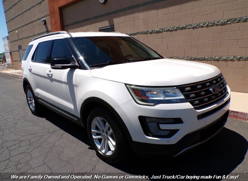 White Platinum Metallic Tri-Coat 2017 Ford Explorer SUV / Crossover Front-Wheel Drive Automatic