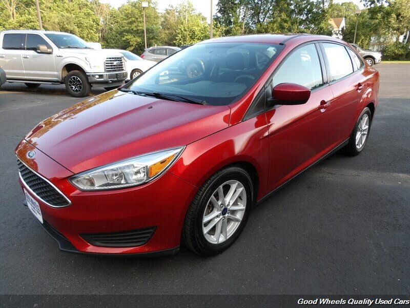 2018 Ford Focus SE — photo 1 of 25