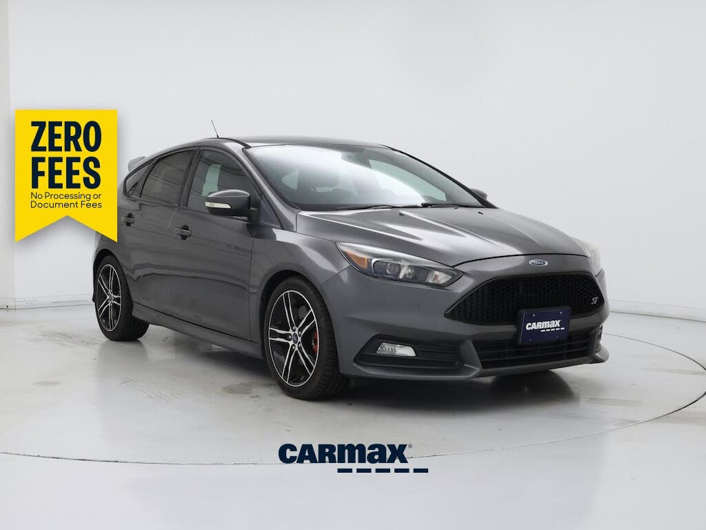 Gray 2015 Ford Focus Hatchback Front-Wheel Drive Manual
