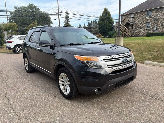  2013 Ford Explorer XLT 4WD   