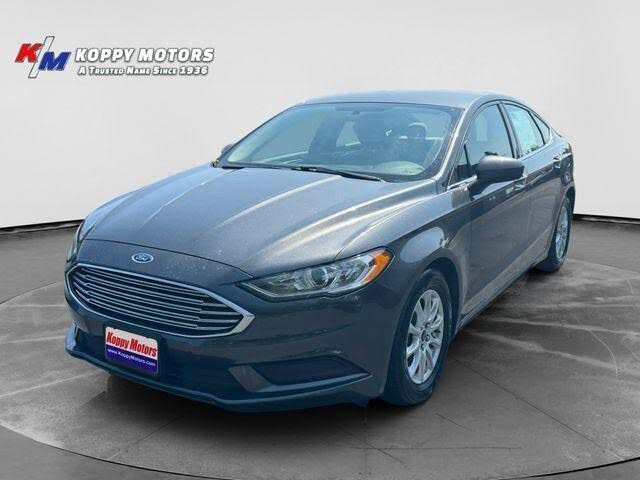 Gray 2017 Ford Fusion Sedan Front-Wheel Drive 6-Speed Automatic
