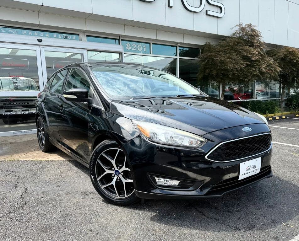 Black 2017 Ford Focus Hatchback Front-Wheel Drive 6-Speed Automatic