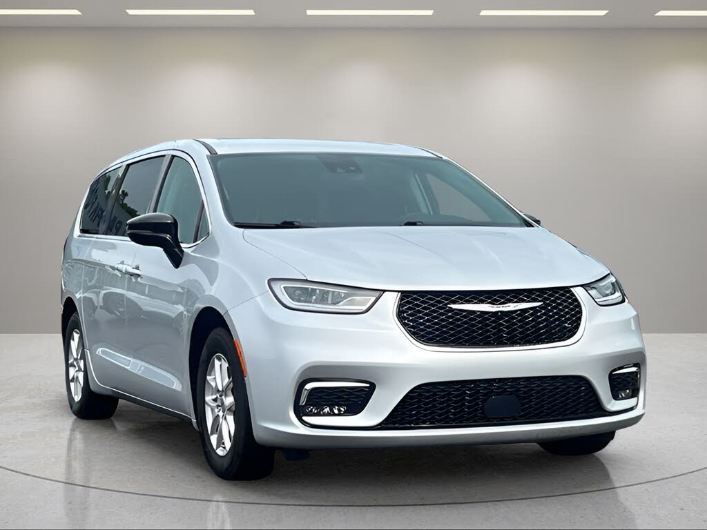 Silver Mist Clearcoat 2024 Chrysler Pacifica Minivan Front-Wheel Drive 9-Speed Automatic