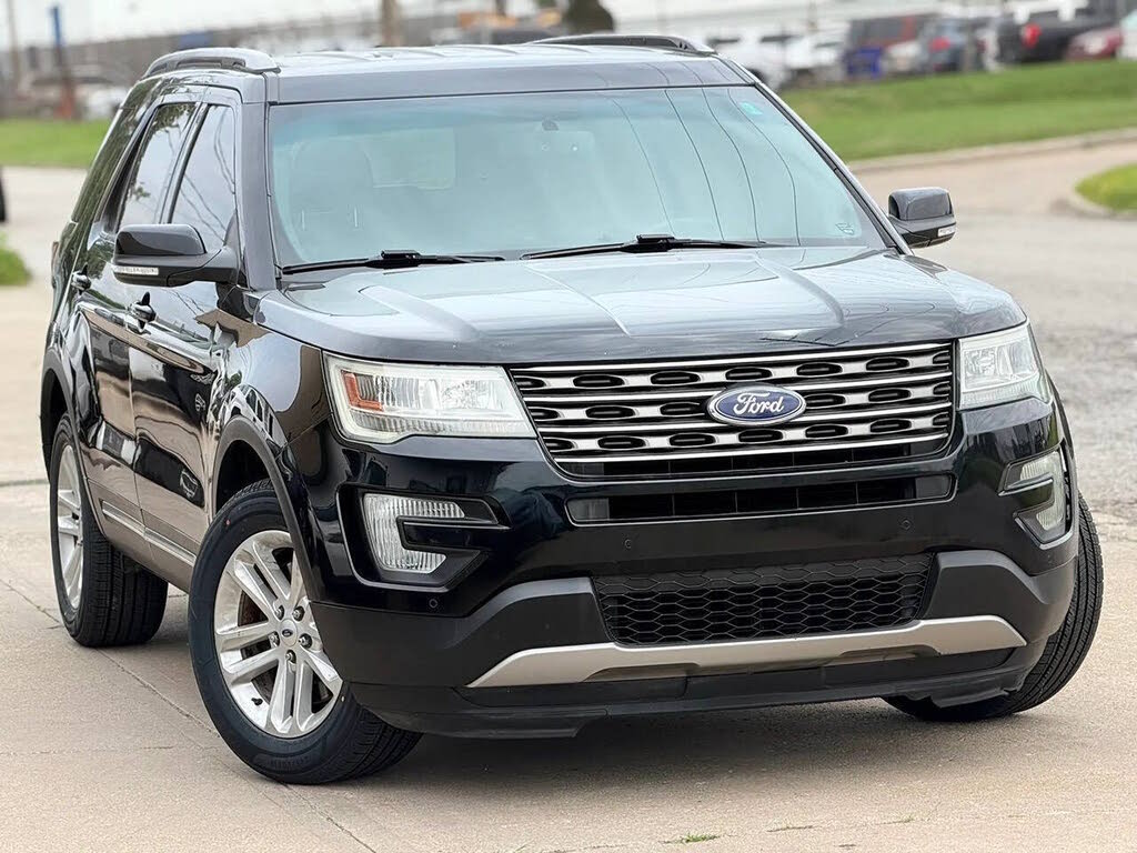  2017 Ford Explorer XLT   