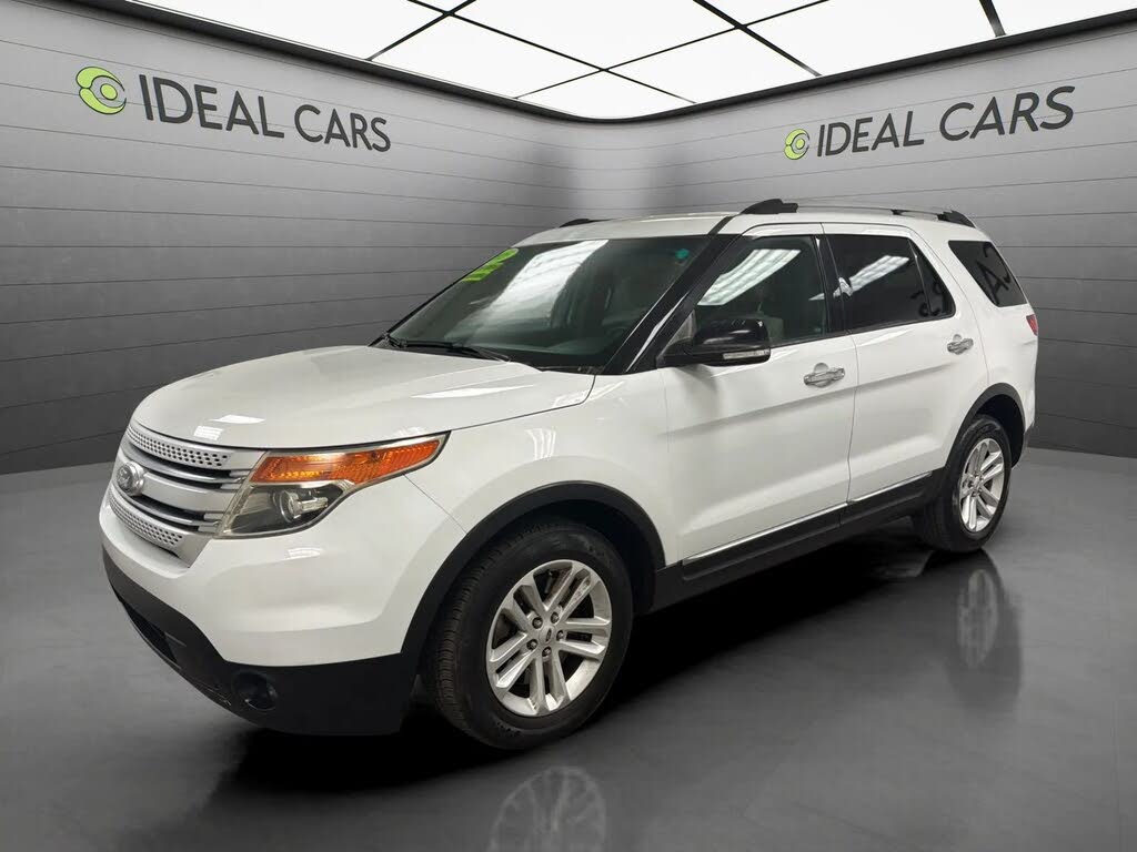White 2015 Ford Explorer SUV / Crossover Front-Wheel Drive Automatic